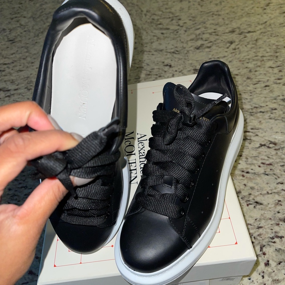 Authentic Alexander McQueen - Picture 2 of 3